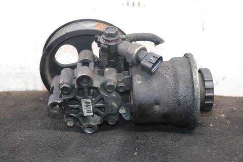 Foto 2ª: Bomba de Direccion Toyota Corolla 2.2 D-4D SOL 136CV 100KW (2005)