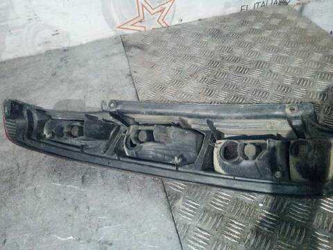 Foto 3ª: Piloto Trasero Derecho Nissan X-Trail COMFORT 114CV 84KW T30) [D-YD22] (2002)