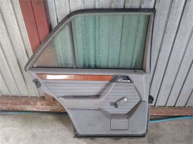 Foto 3ª: Puerta Trasera Izquierda Mercedes Clase E 180 3.0 D 300 (124.130) [3.0 LTR. - 81 KW DIESEL CAT] [OM 603.912]