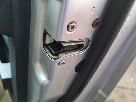 Cerradura Puerta Delantera Derecha Dodge Nitro SE 177CV 130KW
