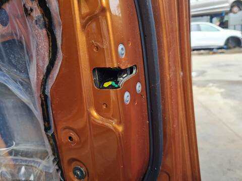 Cerradura Puerta Delantera Derecha Nissan NP300 ACENTA DOUBLE CAB 4X4 163CV 120KW