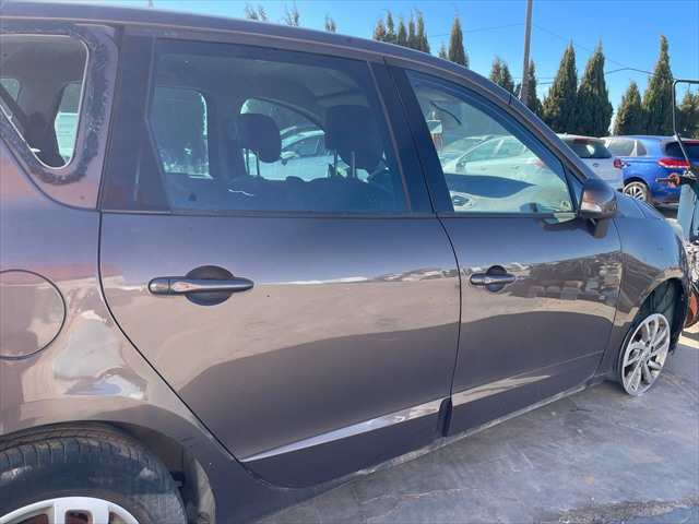 Foto 3ª: Puerta Trasera Derecha Renault Scenic 1.5 CDI 110CV [K9KA6] (2014)
