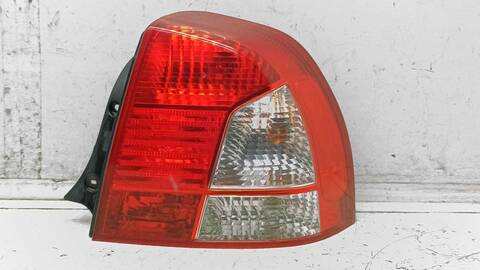 Piloto Trasero Derecho Kia Shuma 1.6 CAT 101CV 75KW