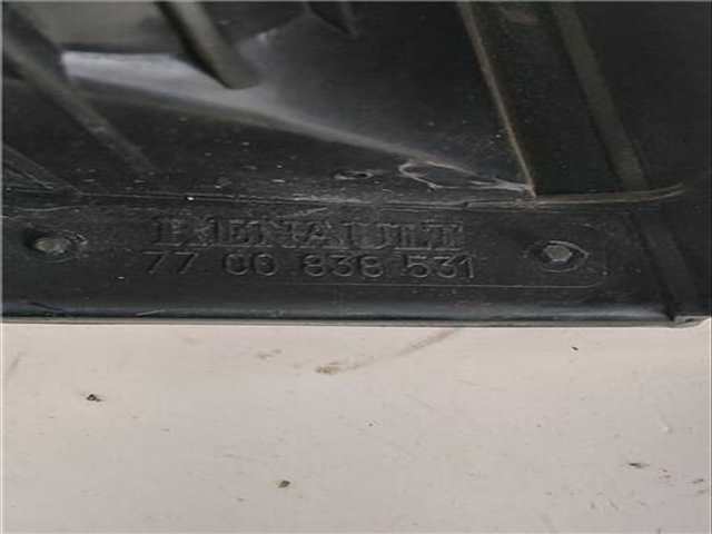 Foto 3ª: Piloto Trasero Derecho Renault Megane 1.6 E LA0F LA0S) 90CV 66KW I CLASSIC LA0) [K7M 703] (1997)