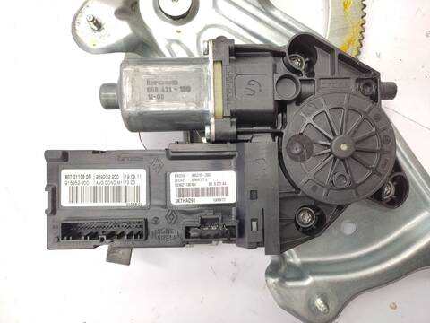 Foto 2ª: Elevalunas Eléctrico Delantero Izquierdo Renault Scenic 1.6 DCI JZ00 JZ12) 130CV 96KW GRANDI JZ0/1_) [R9M402] (2011)