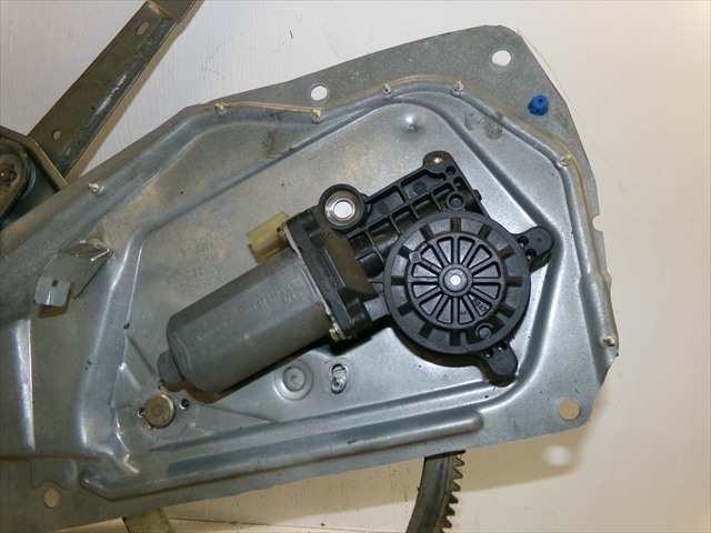 Foto 2ª: Elevalunas Eléctrico Delantero Derecho Volvo V70 2.4 G RANCHERA, 1997-2000 [B5254T] (1998)