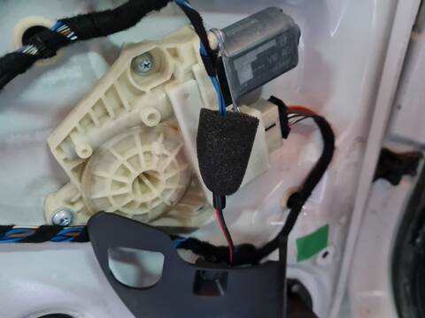 Foto 1ª: Elevalunas Eléctrico Delantero Izquierdo Seat Toledo STYLE 105CV 77KW [CAYC] (2015)