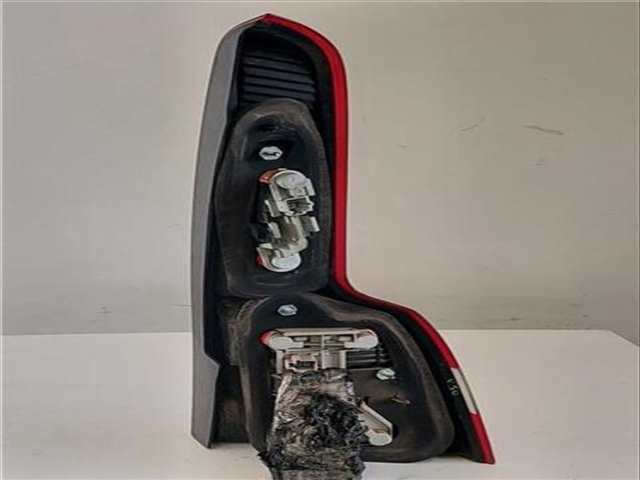 Foto 2ª: Piloto Trasero Izquierdo Volvo V50 2.0 D 136CV 100KW FAMILIAR [D 4204 T] (2005)