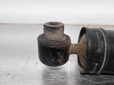 Foto 2ª: Amortiguador Trasero Derecho Renault Megane 1.4 16V BERLINA 95CV 70KW I FASE 2 BERLINA BA0) [K4J C7] (2000)