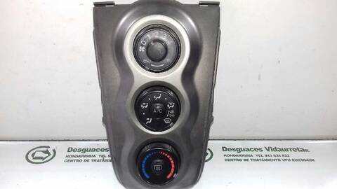 Foto 2ª: Mando Calefacción A. A. Toyota Yaris 1.4 TD CAT 90CV 66KW [1ND] (2009)