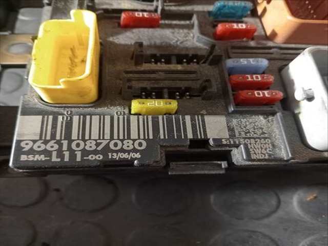 Foto 2ª: Caja Reles Fusibles Peugeot 307 D-SIGN 1 16V CAT KFU - ET3J4) 88CV (2005)