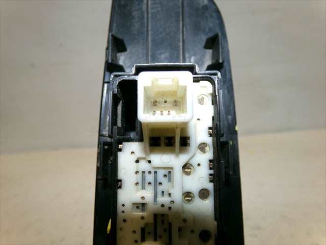 Foto 4ª: Botonera Elevalunas Toyota Auris 1.4 D 2010-2012 [1ND] (2010)