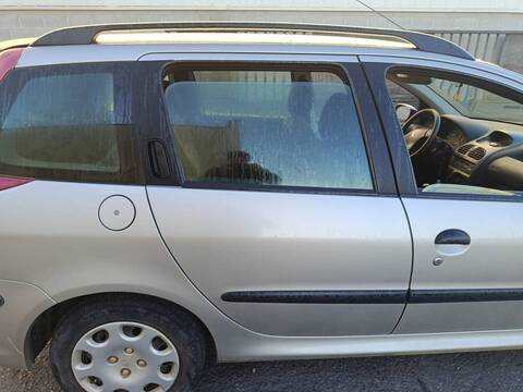 Puerta Trasera Derecha Peugeot 206 8HZ