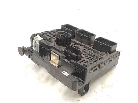 Foto 2ª: Caja Reles Fusibles Citroen C5 2.0 HDI RCRHRH) 136CV 100KW [RHR] (2005)