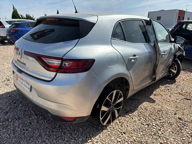 Foto 4ª: Paragolpes Trasero Renault Megane 1.2 G [H5FF4] (2018)