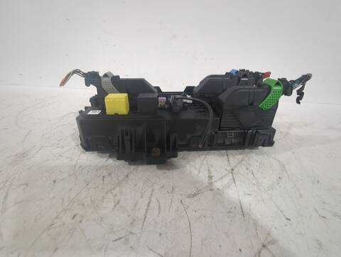 Foto 3ª: Caja Reles Fusibles Opel Astra 1.7 CDTI L48) 100CV 74KW [Z 17 DTH] (2006)