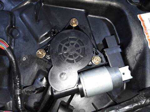 Foto 3ª: Elevalunas Eléctrico Delantero Izquierdo Mazda 6 1.8 ACTIVE 5-PTAS.) BERLINA 120CV 88KW [L8] (2005)