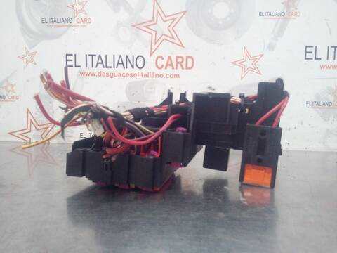 Foto 2ª: Caja Reles Fusibles Audi A5 2.0 TDI 105KW) 143CV [CAGA] (2010)