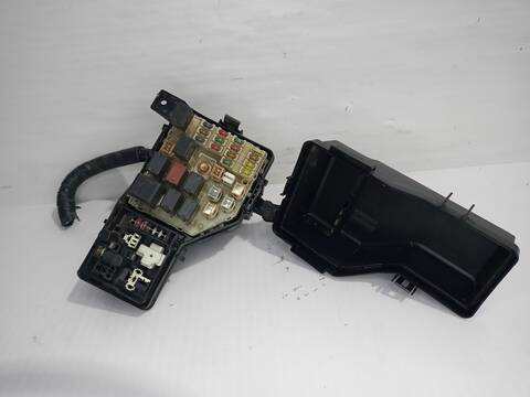 Caja Reles Fusibles Toyota Rav4 2.0 LUNA 4X4 2003 ) 150CV 110KW