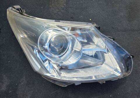 Faro Derecho Toyota Avensis ADVANCE 126CV 93KW