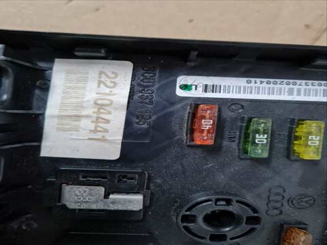 Foto 2ª: Caja Reles Fusibles Volkswagen Passat ADVANCE BERLINA 140CV 103KW [BKP] (2010)
