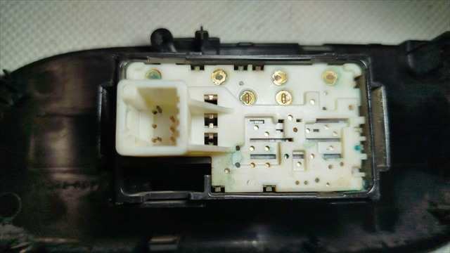 Foto 3ª: Botonera Elevalunas Toyota Land Cruiser 3.0 D KDJ150 VXL 5P [1KD-FTV] (2008)