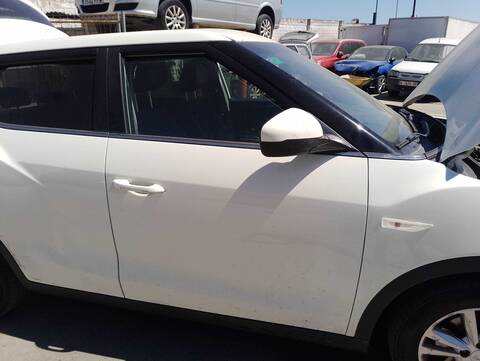 Foto 3ª: Puerta Delantera Derecha Ssangyong Tivoli CRYSTAL 4X2 116CV 85KW [673910] (2017)