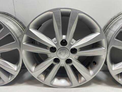 Foto 2ª: Juego LLantas Ssangyong Tivoli 673910 (2016)