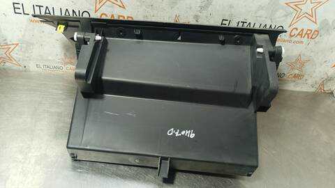 Foto 3ª: Guantera Peugeot Expert ASPHALT STANDARD 120CV 88KW FURGON [YHV] (2023)