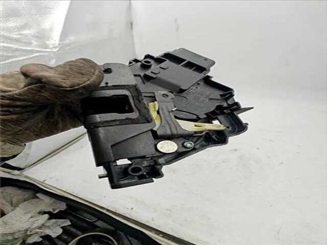 Foto 2ª: Cerradura Puerta Delantera Derecha Ford Focus 1.6 TREND [1.6 LTR. - 66 KW TDCI CAT] [HHDA]