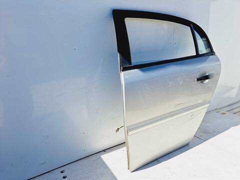 Foto 4ª: Puerta Trasera Izquierda Opel Vectra CLUB BERLINA 122CV 90KW [Z18XE] (2004)