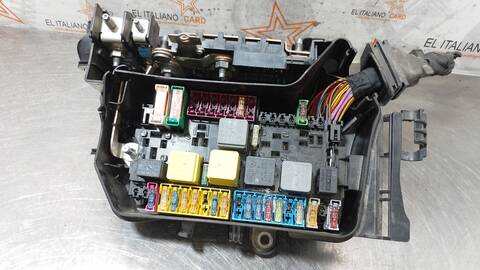 Caja Reles Fusibles Mercedes Clase A 140 A 200 CDI 176.008) 136CV 100KW