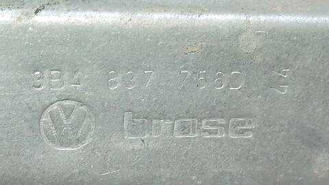 Foto 3ª: Elevalunas Eléctrico Delantero Derecho Volkswagen Passat EDITION BERLINA 101CV 74KW (2000)