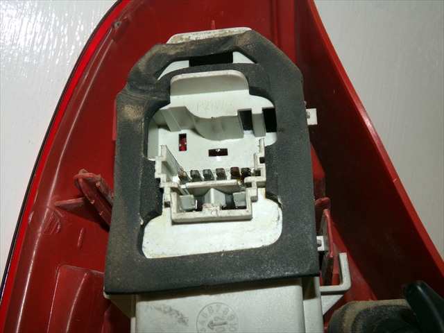 Foto 3ª: Piloto Trasero Derecho Renault Clio 1.5 DCI 2001-2005 [K9KA7] (2003)