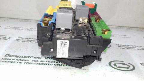 Foto 3ª: Caja Reles Fusibles Mercedes Clase V 200 136CV 100KW (2014)