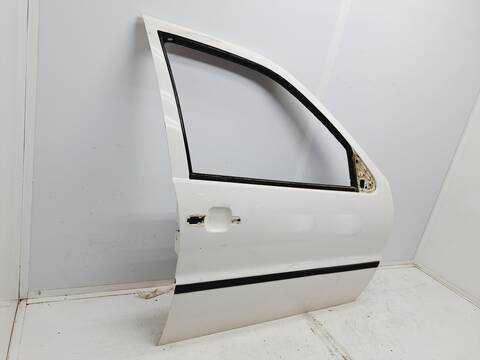 Foto 4ª: Puerta Delantera Derecha Volkswagen Polo CONCEPTLINE BERLINA 60CV 44KW [AUD] (2000)