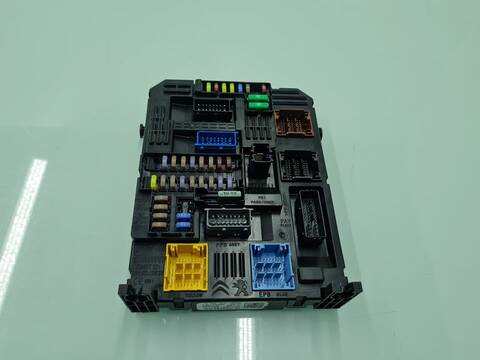 Foto 3ª: Caja Reles Fusibles Citroen C4 130CV [HN05] (2022)