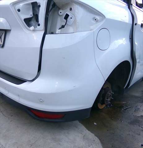 Foto 3ª: Paragolpes Trasero Ford C Max 1.6 TDCI 2010-2014 [T1DA] (2011)