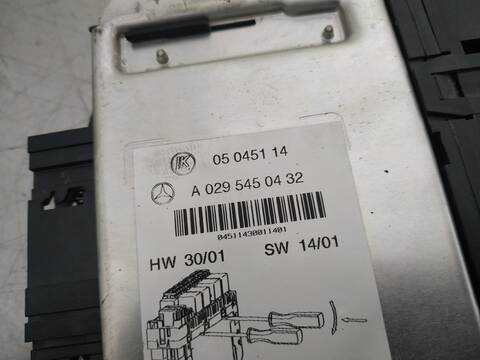 Foto 3ª: Caja Reles Fusibles Mercedes Clase S 220 400 CDI 220.028) BERLINA 250CV 184KW [OM628960] (2002)