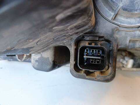 Foto 2ª: Faro Izquierdo Kia Sorento 2.5 CRDI CONCEPT 140CV