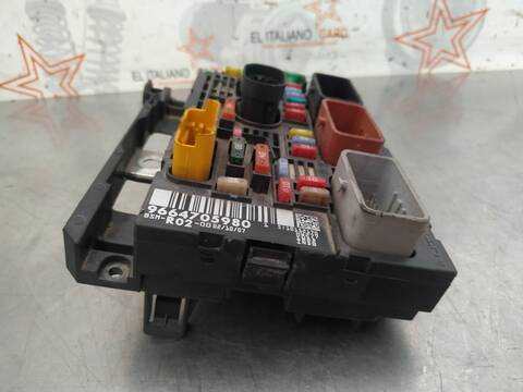 Foto 4ª: Caja Reles Fusibles Peugeot 407 VERSION INDEFINIDA