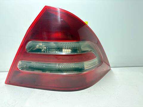 Foto 3ª: Piloto Trasero Derecho Mercedes Clase C 160 611962 BERLINA (2000)