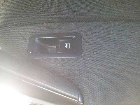 Foto 3ª: Botonera Elevalunas Volkswagen Golf 1.6 TDI DPF 105CV 77KW [CLH] (2015)