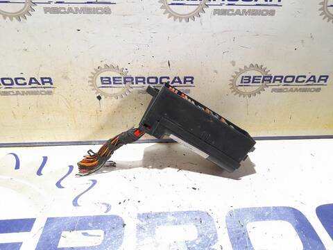 Foto 3ª: Caja Reles Fusibles Volkswagen Caddy 1.9 TDI AUT. 105CV [BLS] (2003)