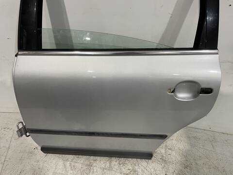 Foto 3ª: Puerta Trasera Izquierda Volkswagen Passat ADVANCE BERLINA 131CV 96KW [AVF] (2003)