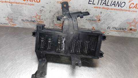 Foto 3ª: Caja Reles Fusibles Mercedes Clase R 280 R 350 CDI 4-MATIC 251.022) 224CV 165KW [OM642950] (2006)