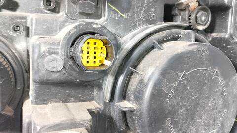 Foto 4ª: Faro Derecho Fiat Linea DYNAMIC 77CV 57KW [350A1000] (2009)