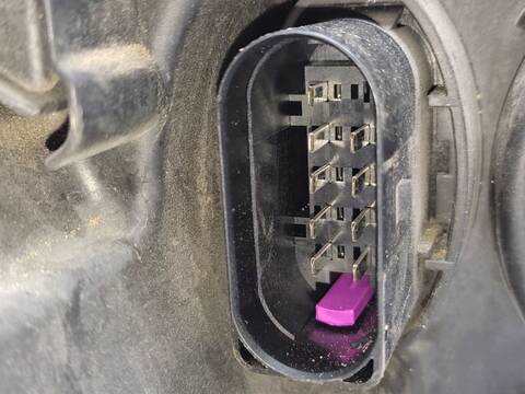 Foto 3ª: Faro Izquierdo Skoda Octavia 1.6 TDI 105CV 77KW [CLHA] (2015)