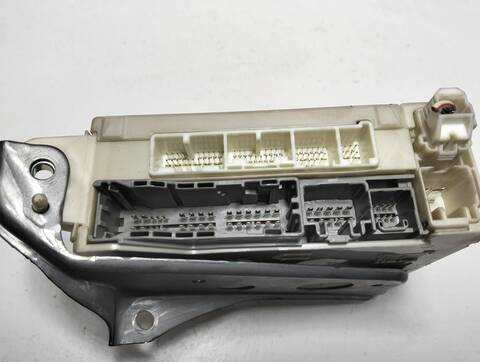 Foto 2ª: Caja Reles Fusibles Lexus GS 4 V8 32V CAT 347CV (2005)