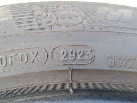 Foto 3ª: Neumatico Peugeot 407 2.0 HDI 135 6DRHRH 6DRHRE 6DRHRG 6DRHRJ) 136CV 100KW [RHR] (2005)